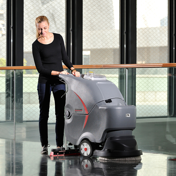 如何做到正確選擇中型洗地機(jī)？