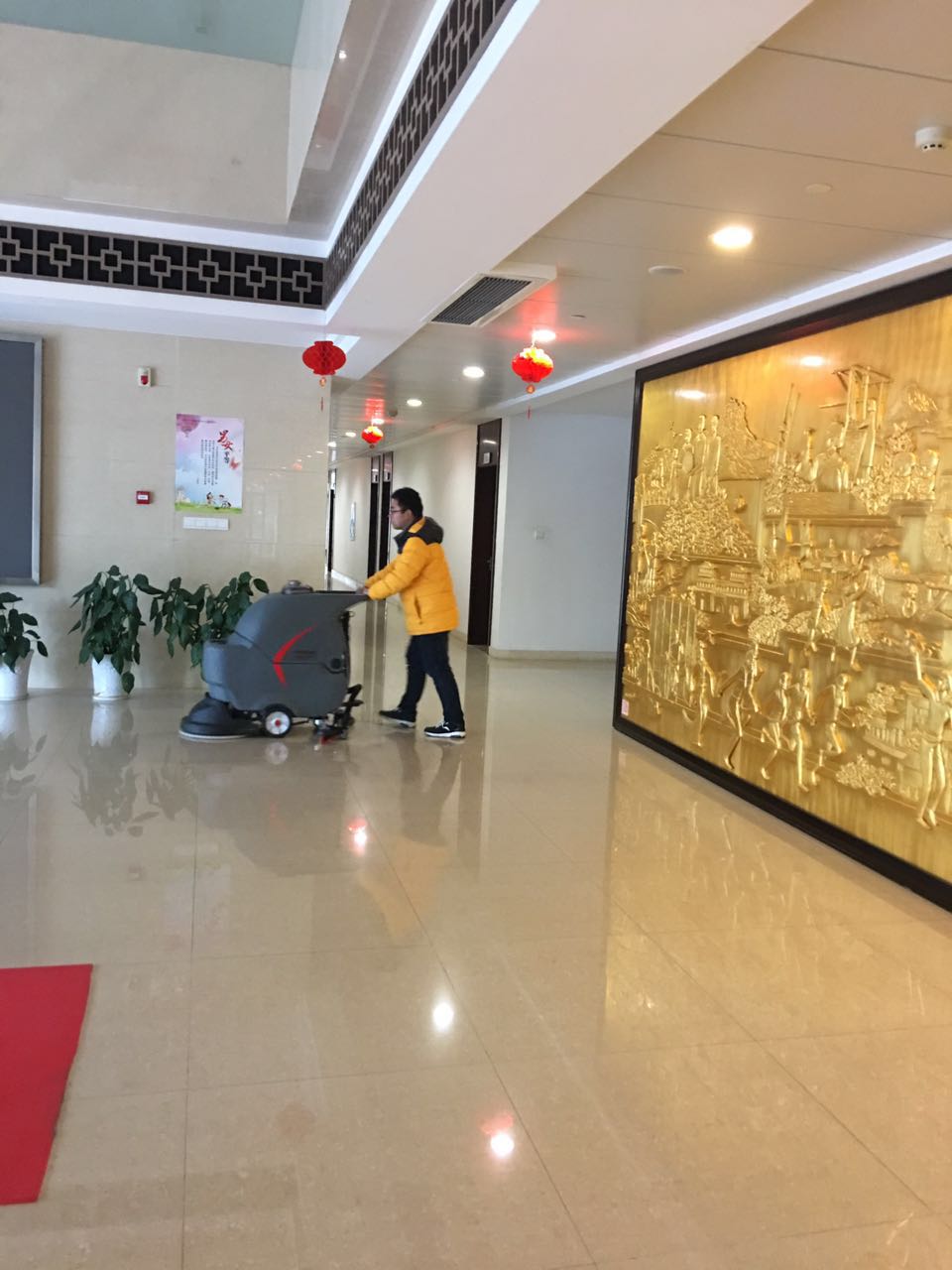 酒店可以使用電動洗地機嗎？