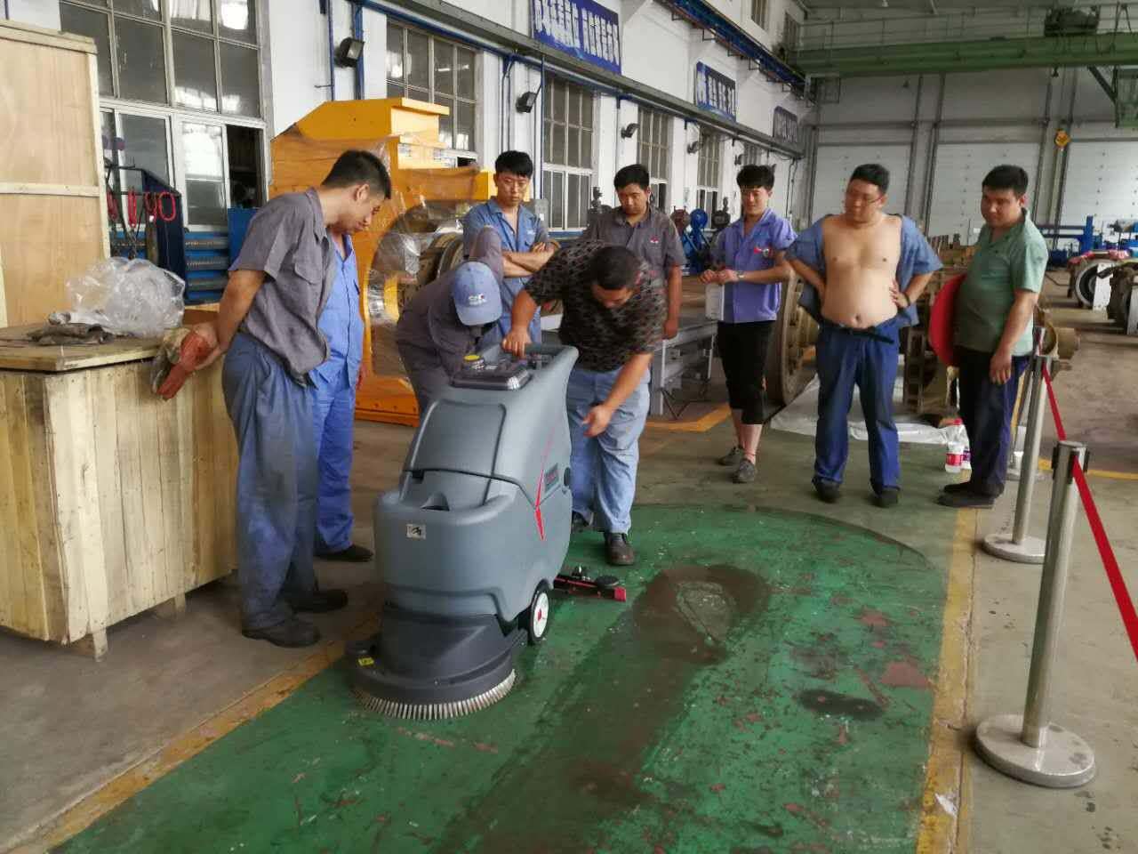 機(jī)械加工全自動洗地機(jī)的七大優(yōu)點