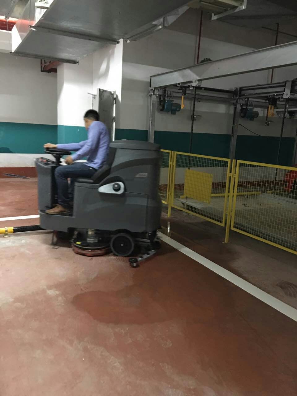 駕駛式洗地機出現(xiàn)故障有哪些原因，駕駛式洗地機該如何保養(yǎng)？